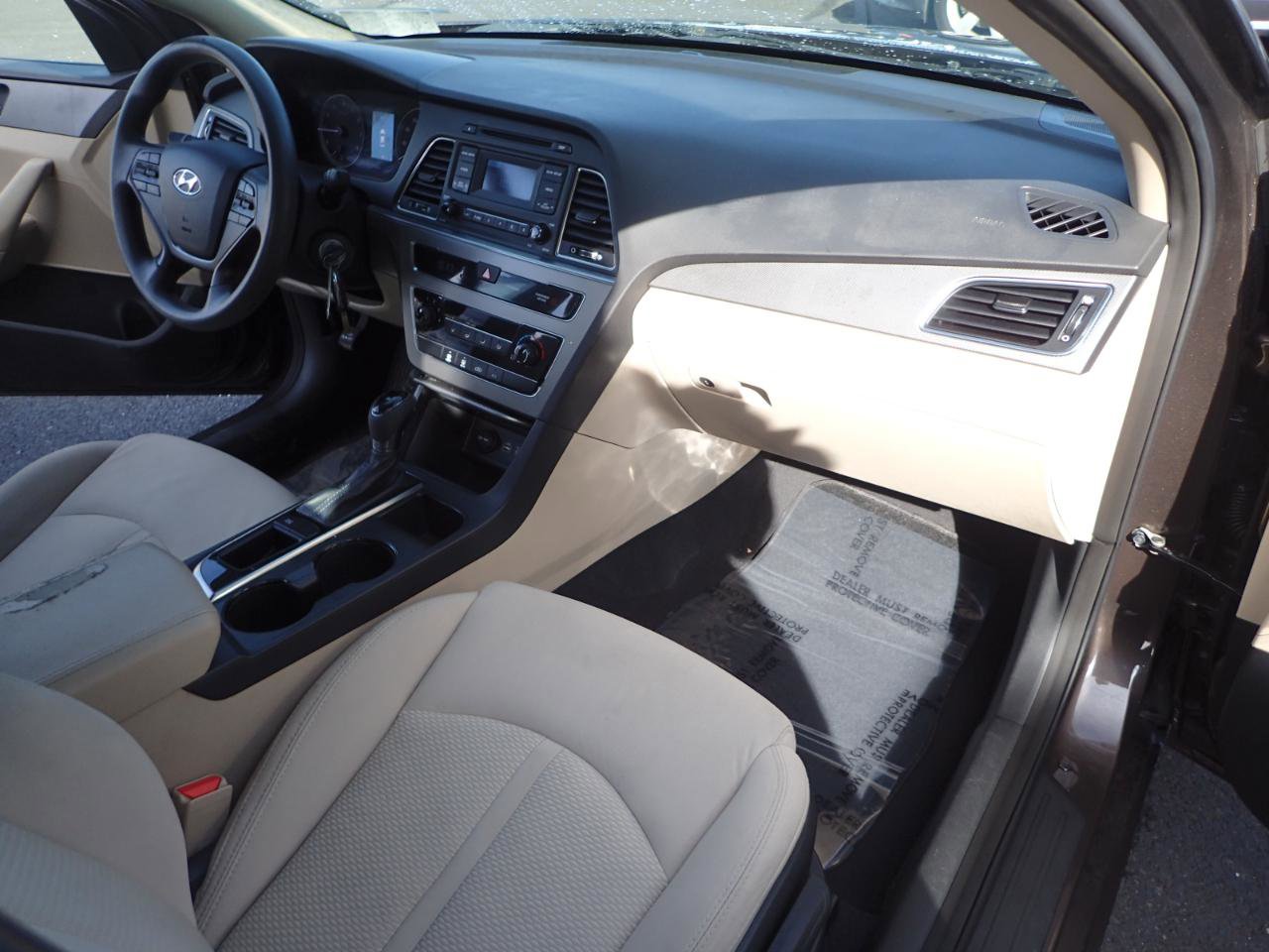 Used 2015 Hyundai Sonata SE FWD image 12