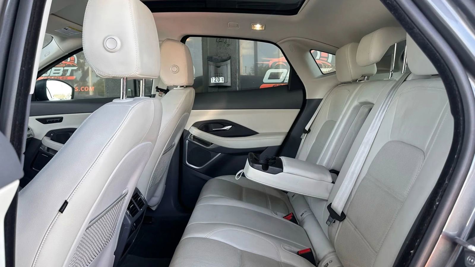 Used 2020 Jaguar E-PACE SE image 10