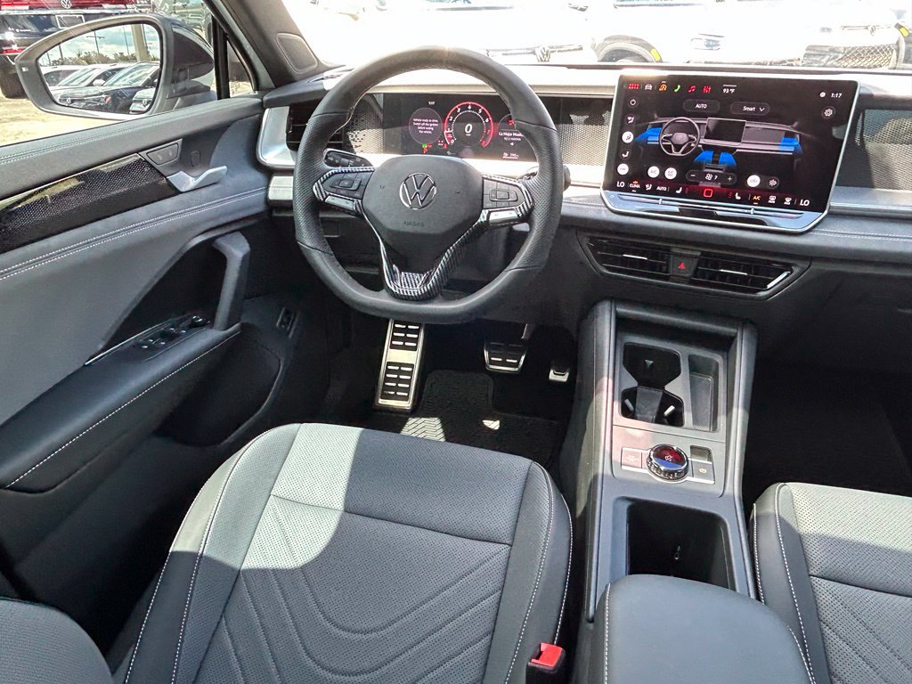 Certified 2026 Volkswagen Tiguan SE R-Line FWD image 9