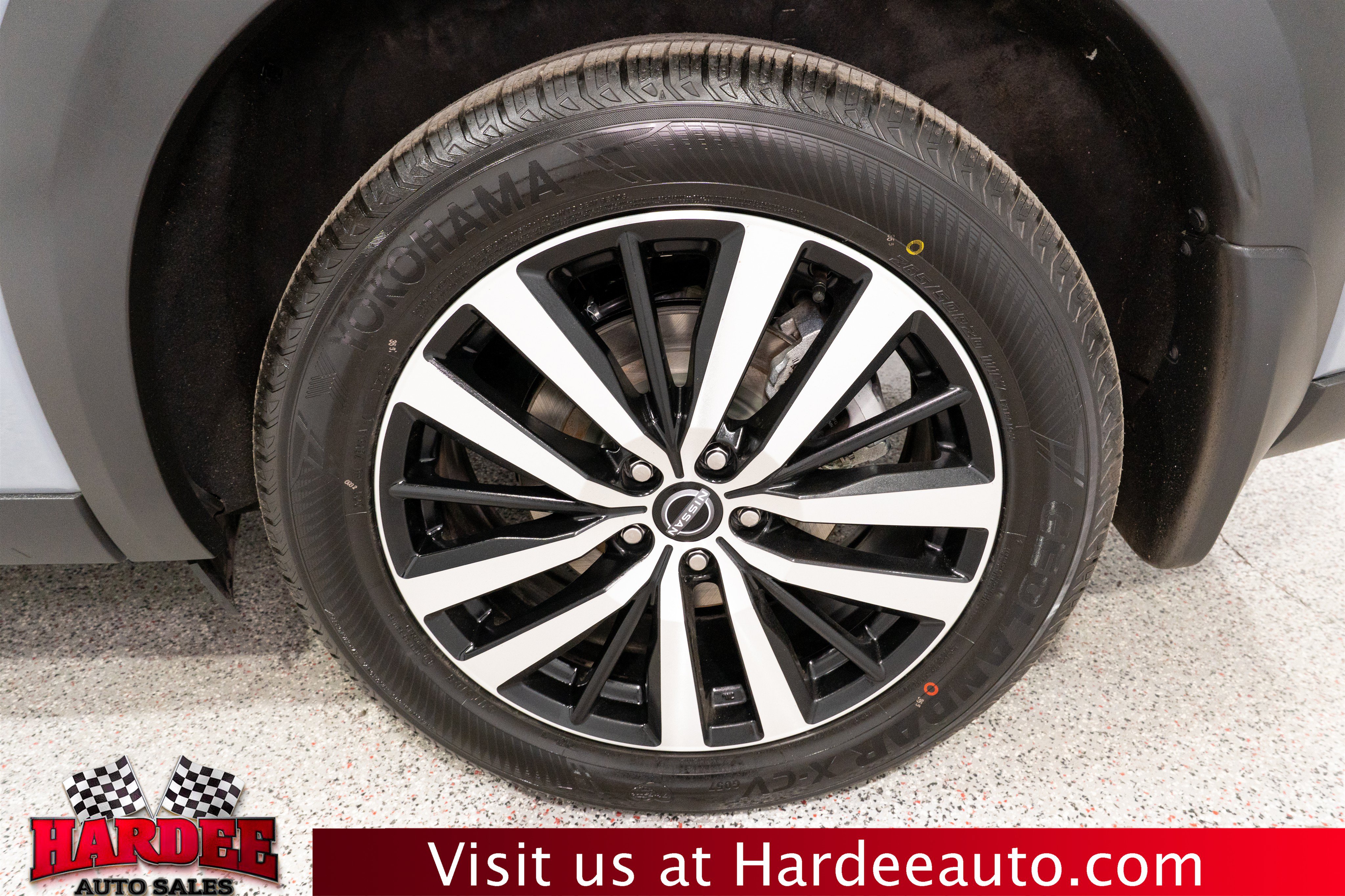Used 2023 Nissan Pathfinder Platinum FWD image 10