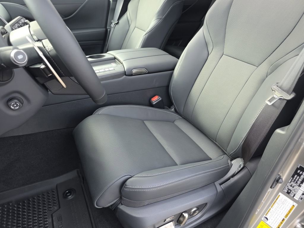 New 2025 Lexus LX 600 4WD w/ Interior Upgrade Package image 16