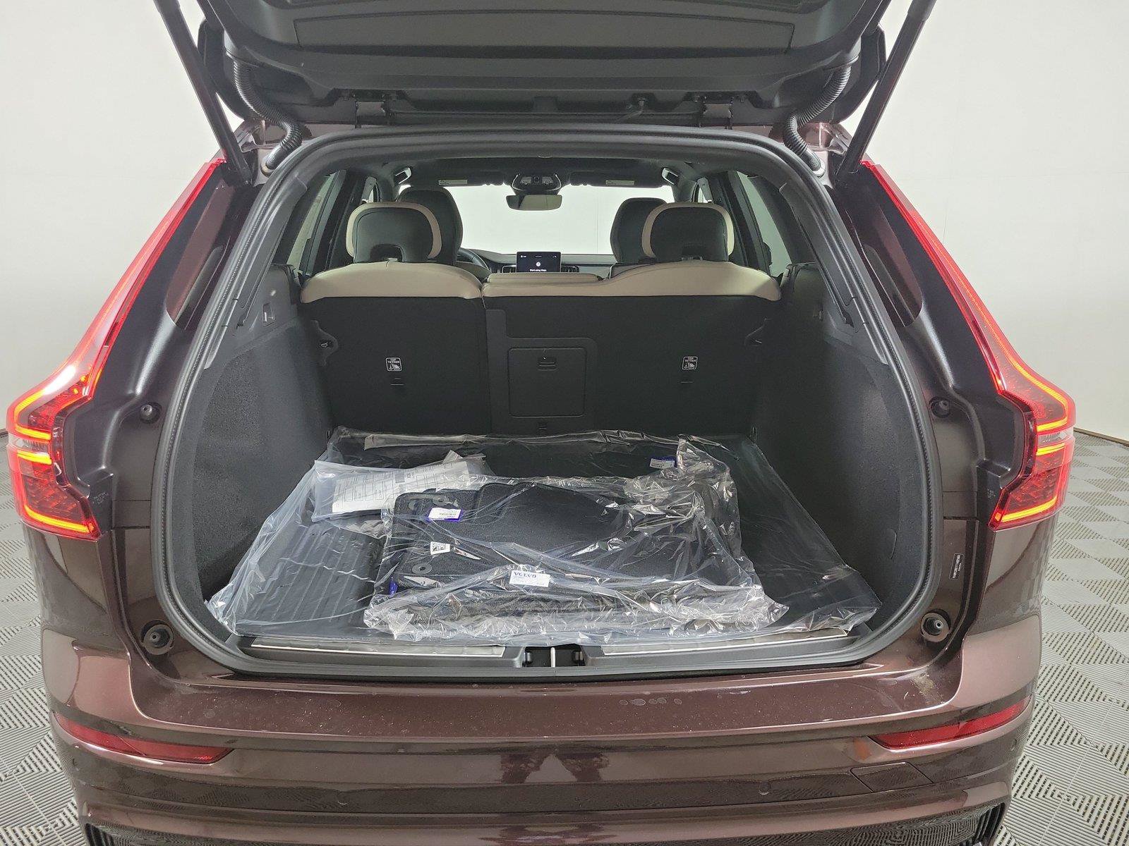 New 2026 Volvo XC60 B5 Plus w/ Climate Package AWD/4WD image 9