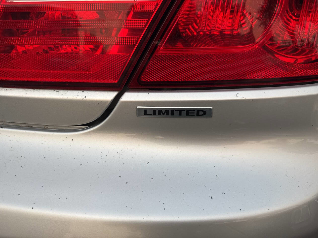 Used 2010 Chrysler Sebring Limited image 7