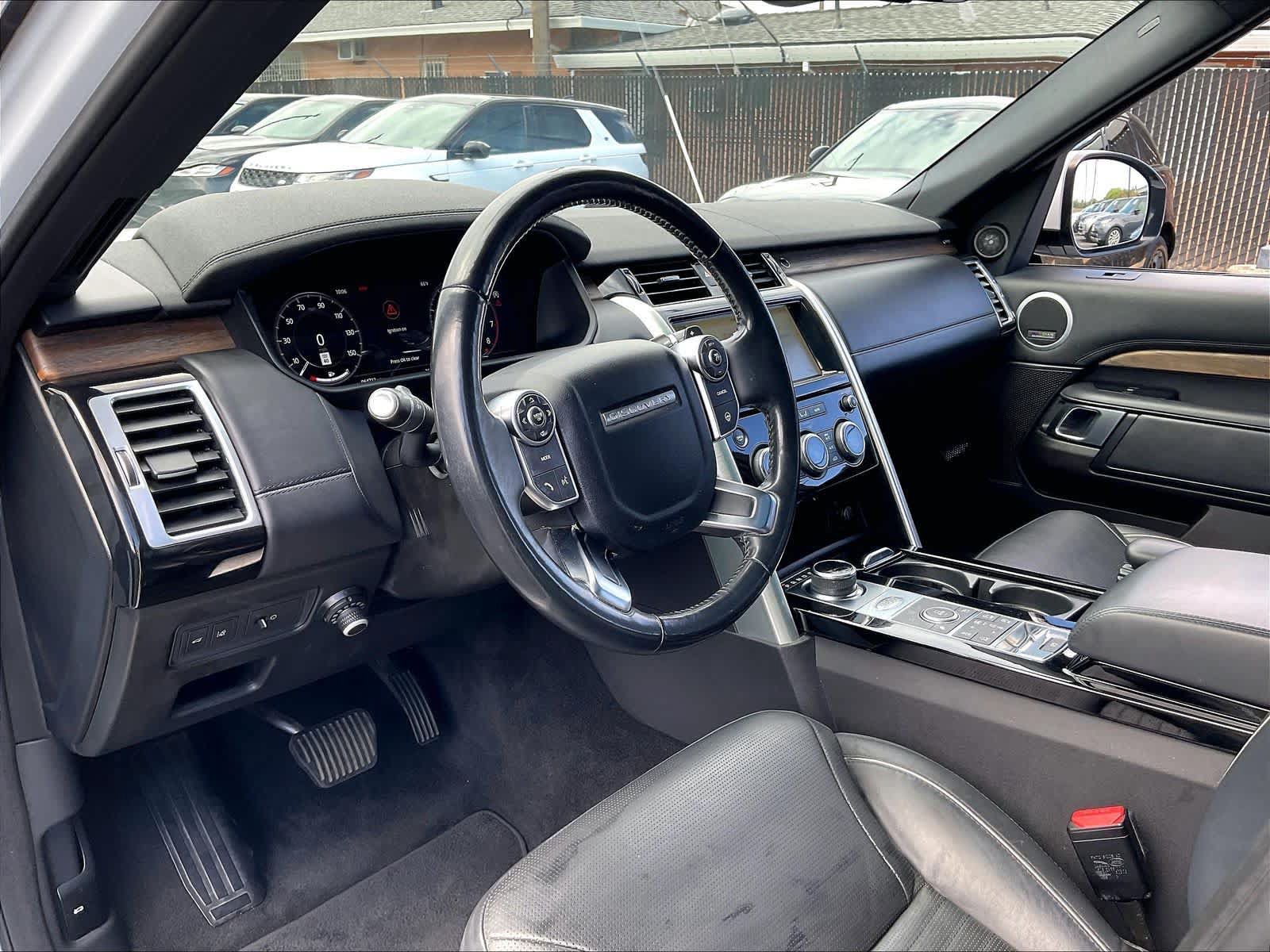 Used 2018 Land Rover Discovery HSE Luxury AWD/4WD image 16