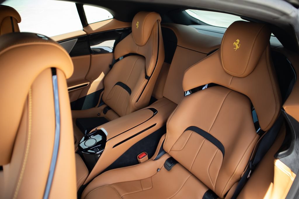 Used 2025 Ferrari Purosangue AWD/4WD image 22