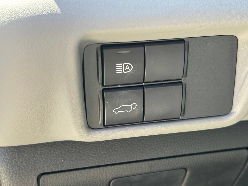 Used 2022 Toyota Highlander XLE FWD image 26
