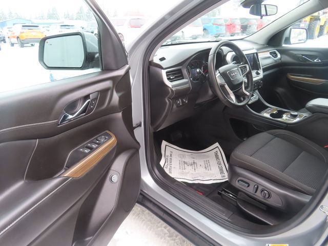 Used 2023 GMC Acadia SLE w/ Driver Convenience Package image 16