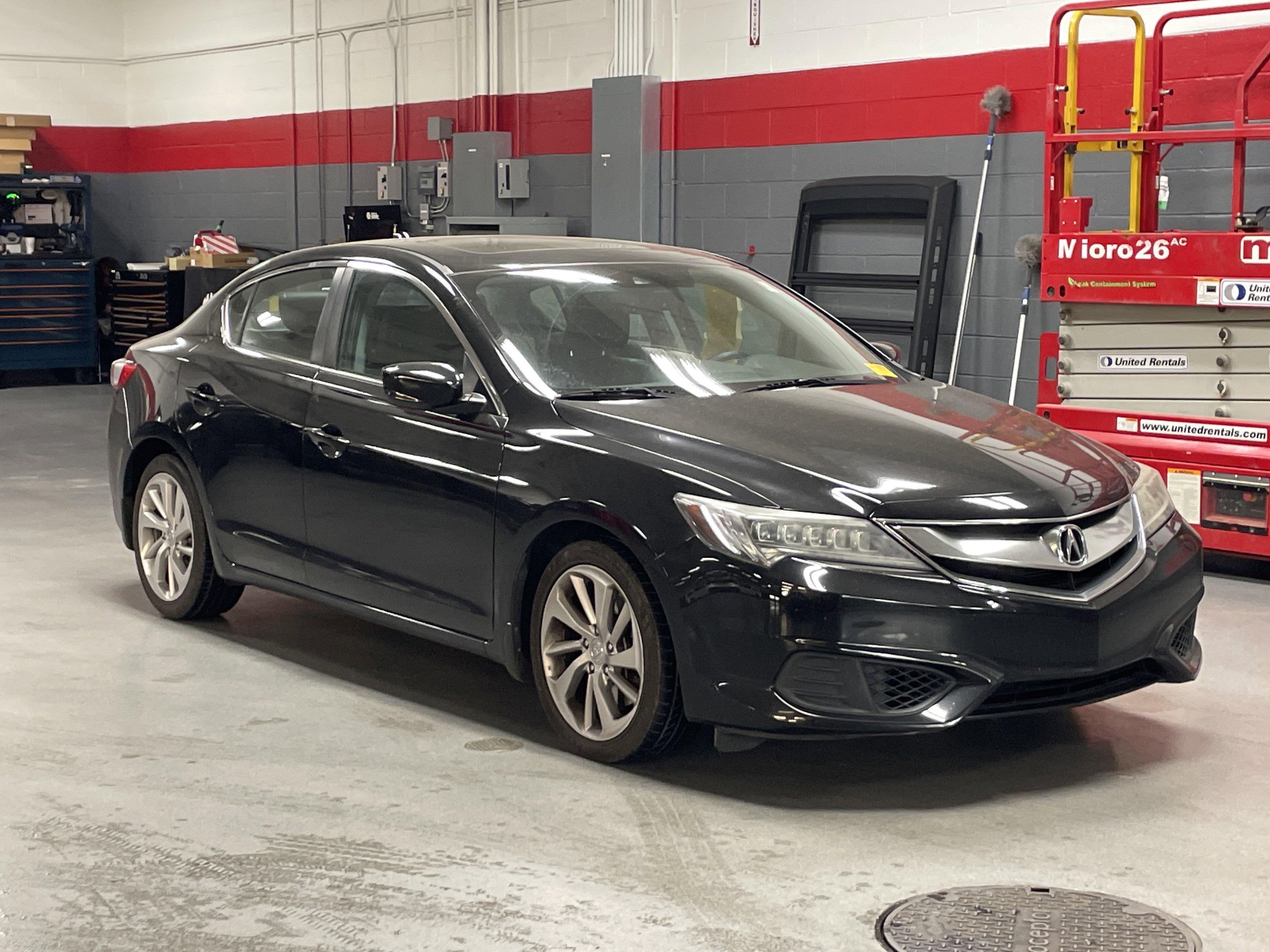 Used 2018 Acura ILX w/ Premium Package FWD image 2