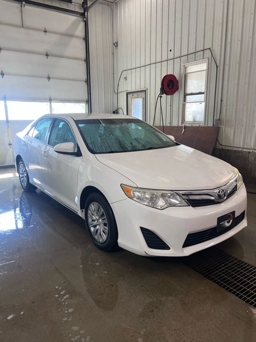 Used 2014 Toyota Camry L FWD image 4