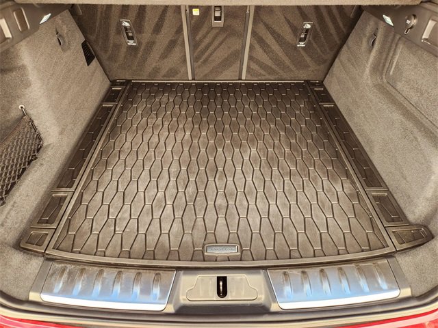 Used 2025 Jaguar F-PACE R-Dynamic S image 31