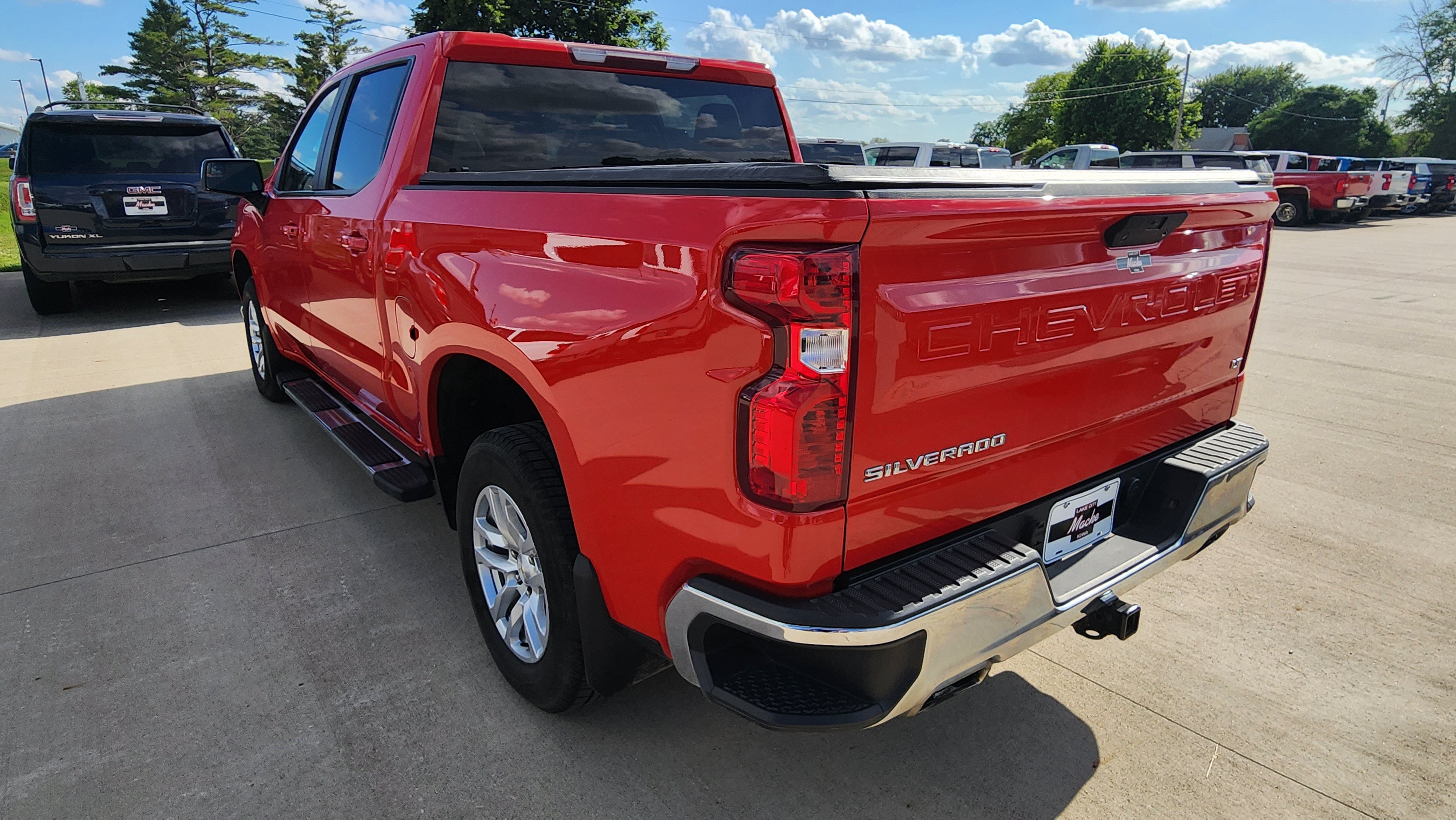 Certified 2021 Chevrolet Silverado 1500 LT w/ Z71 Off-Road Package AWD/4WD image 7