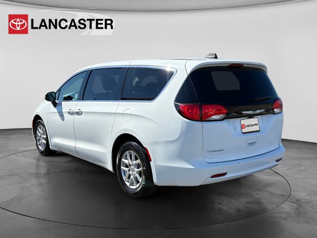 Used 2023 Chrysler Voyager LX FWD image 5