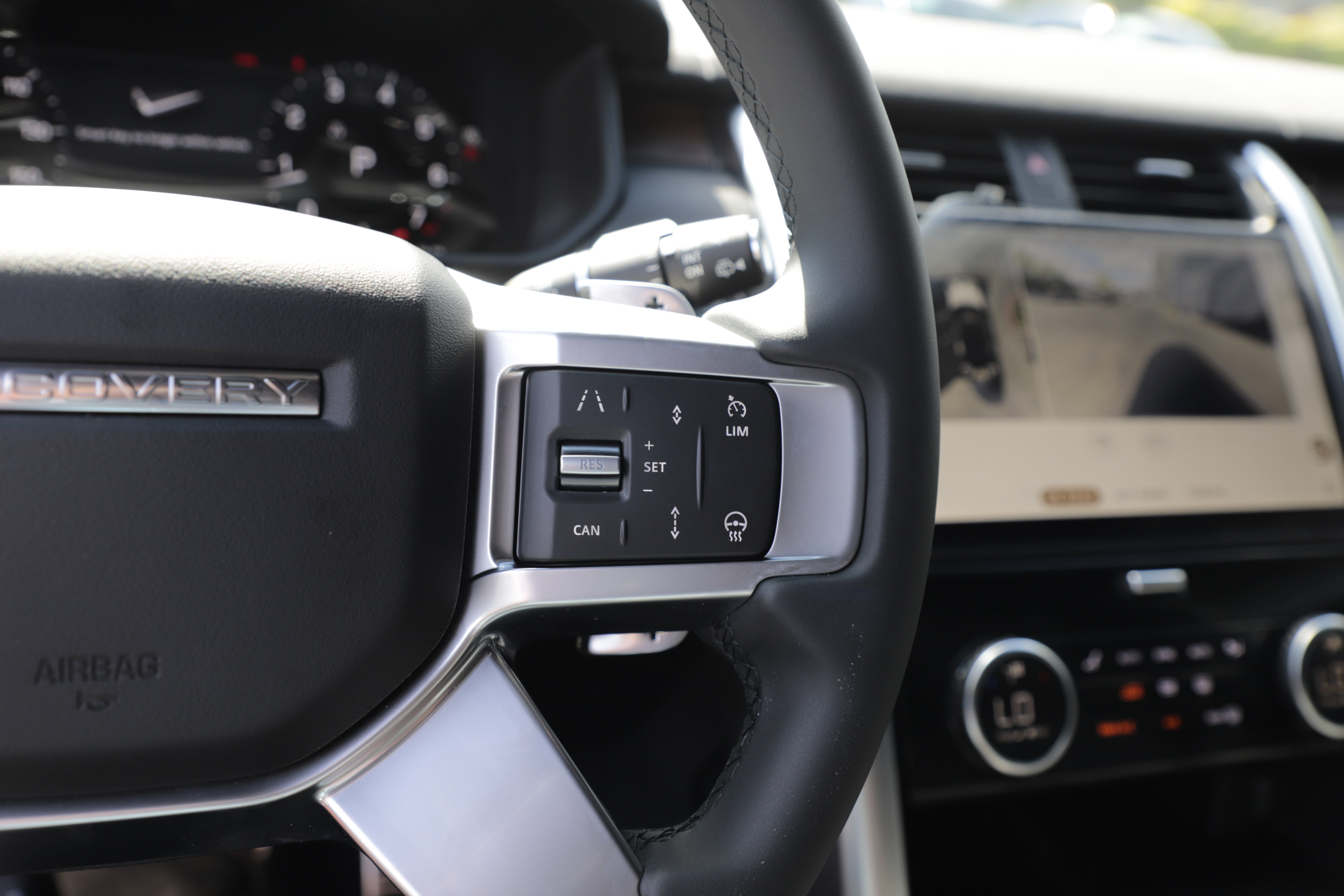 New 2026 Land Rover Discovery Dynamic SE AWD/4WD image 24