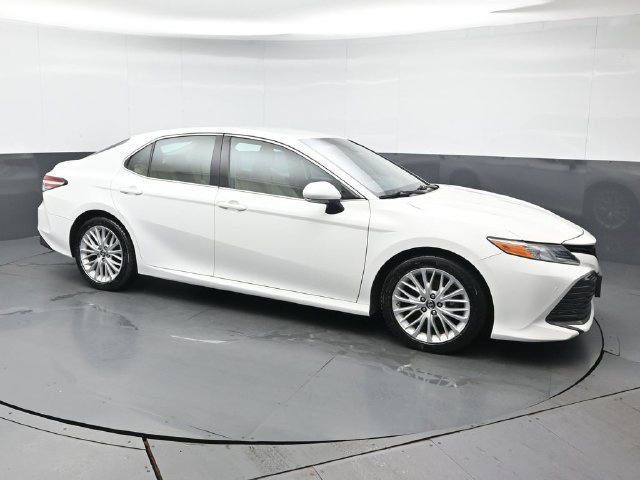 Used 2018 Toyota Camry XLE FWD image 7