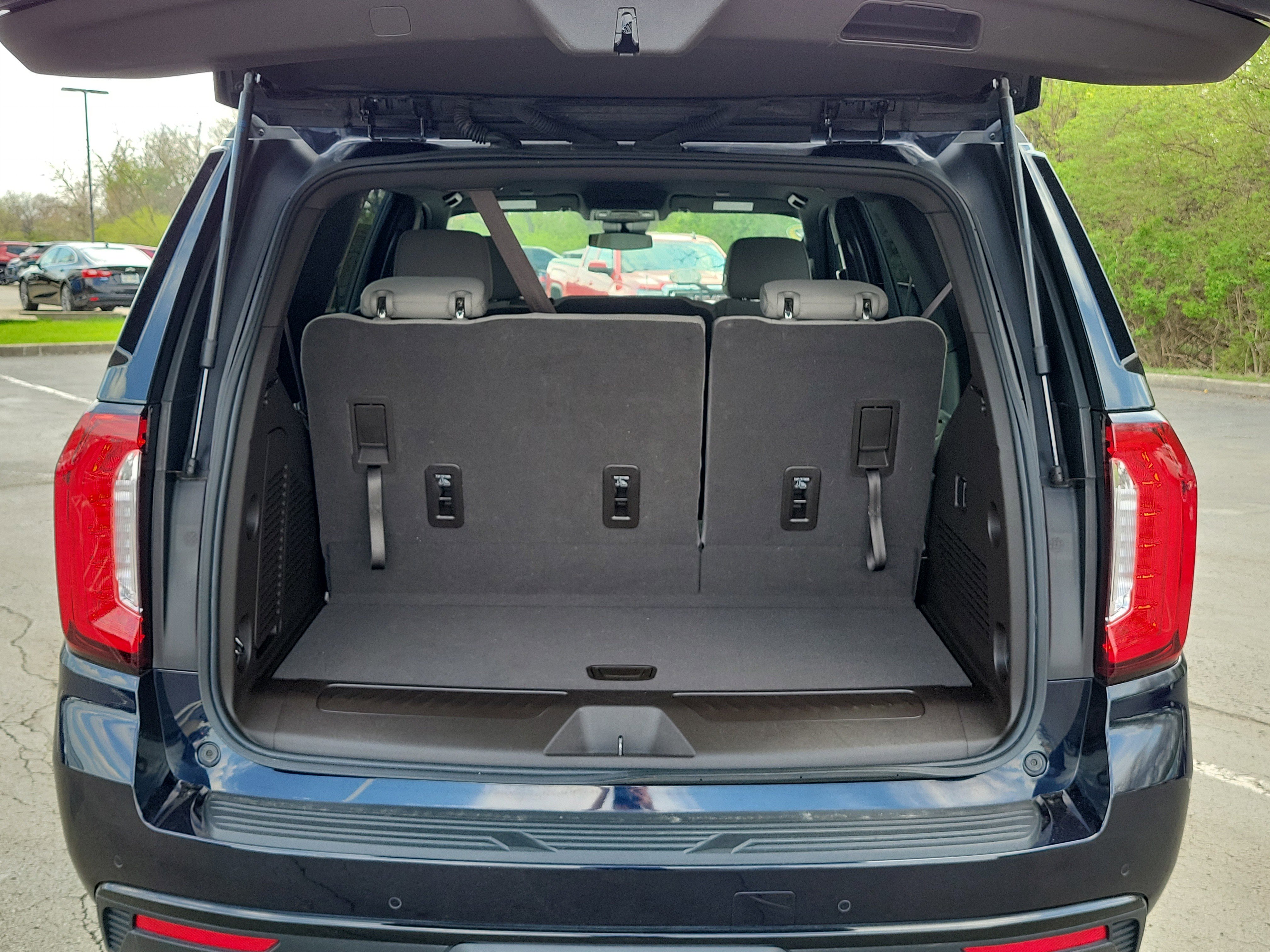 Used 2023 GMC Yukon SLE image 8