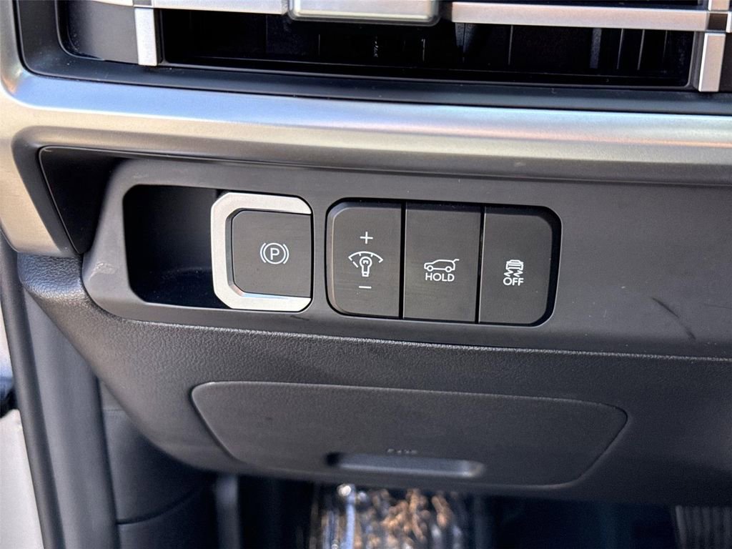 Used 2025 Hyundai Santa Fe SEL AWD/4WD image 16