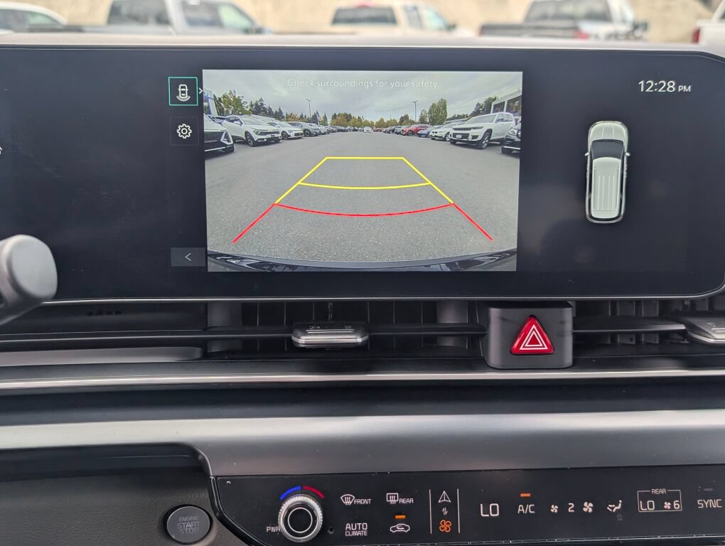 Certified 2025 Kia Carnival FWD image 12