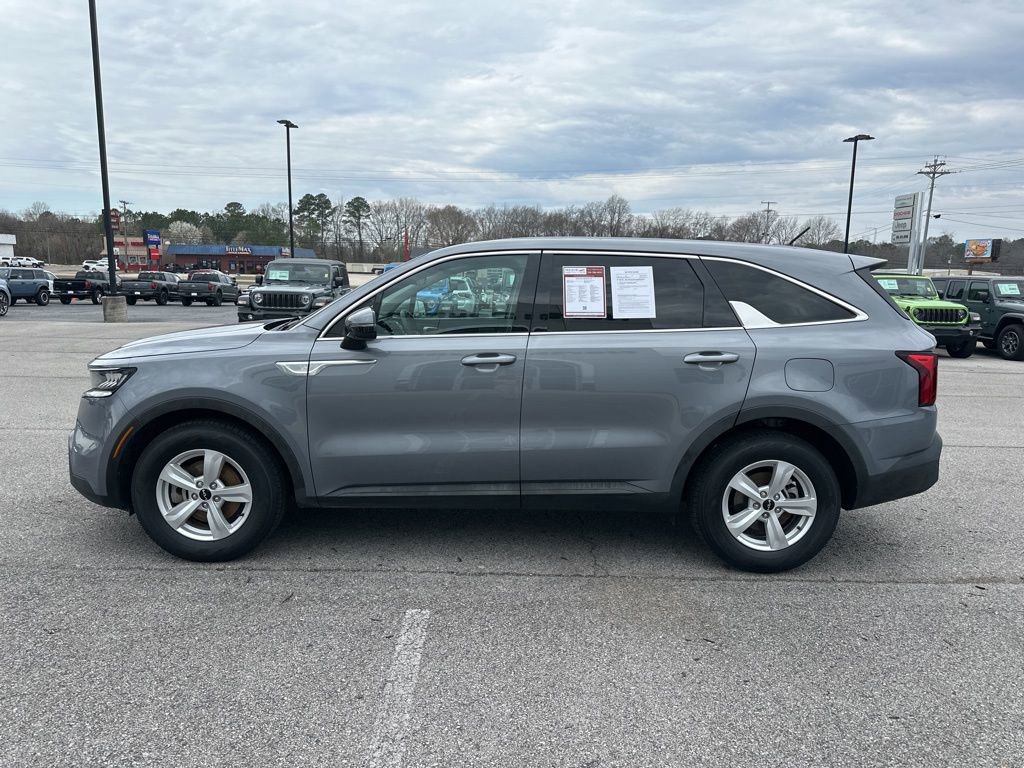 Used 2023 Kia Sorento LX image 5