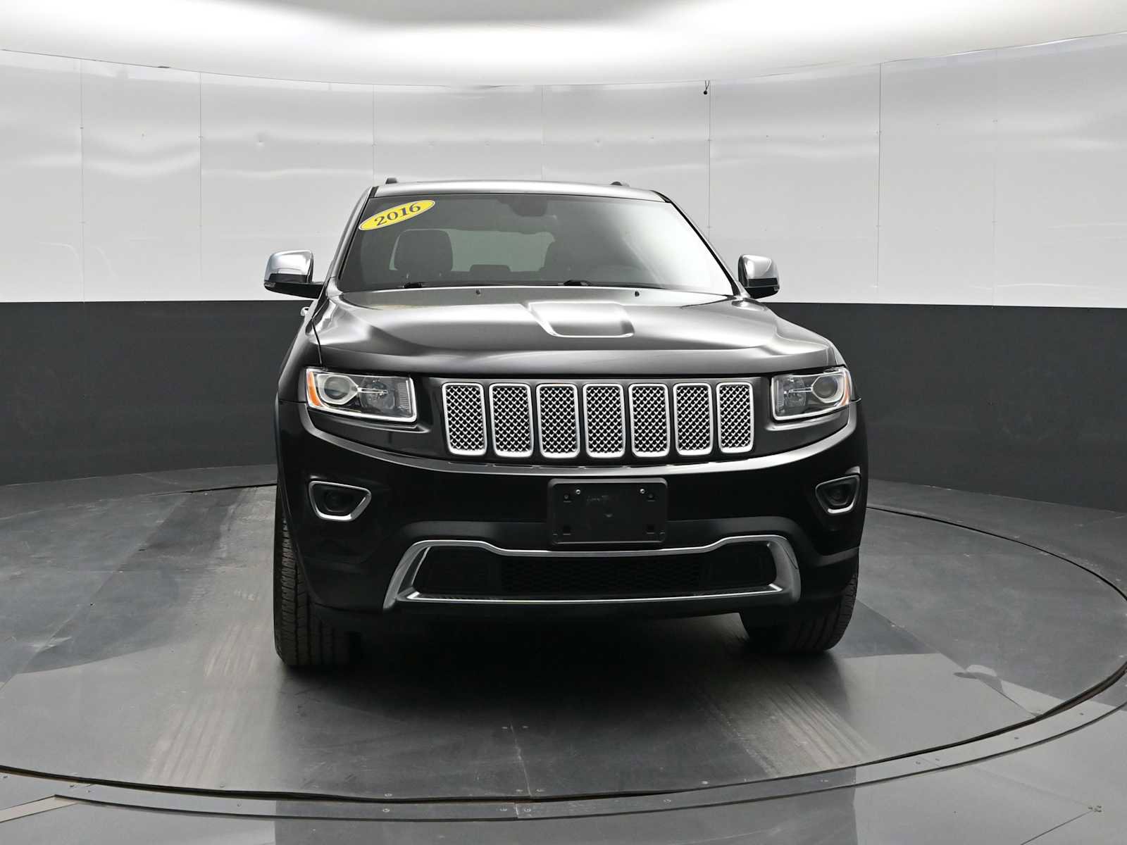 Used 2016 Jeep Grand Cherokee Limited AWD/4WD image 2
