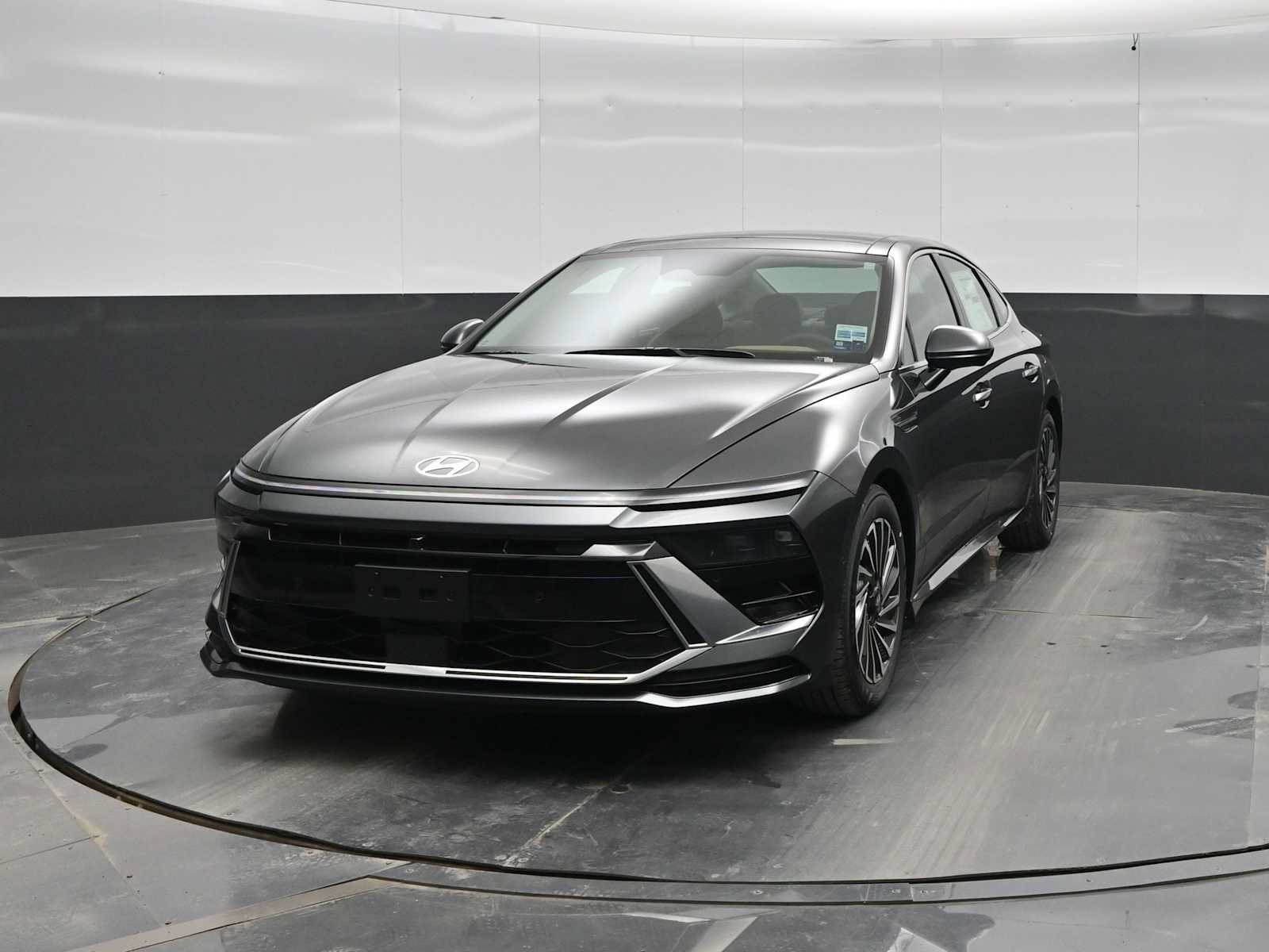 New 2026 Hyundai Sonata Limited FWD image 3