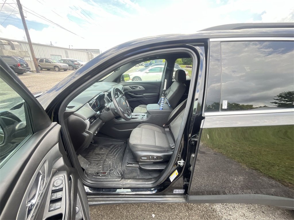 Used 2022 Chevrolet Traverse LT image 11