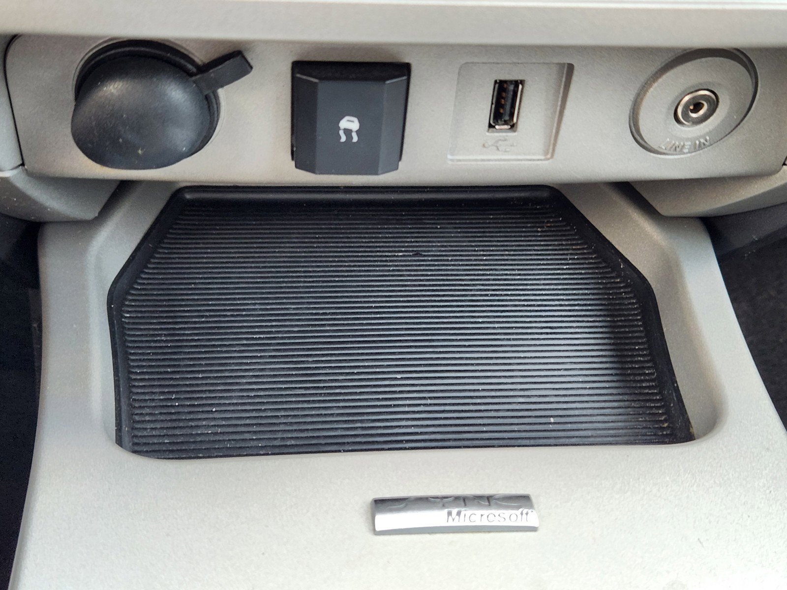 Used 2010 Ford Escape XLT image 16