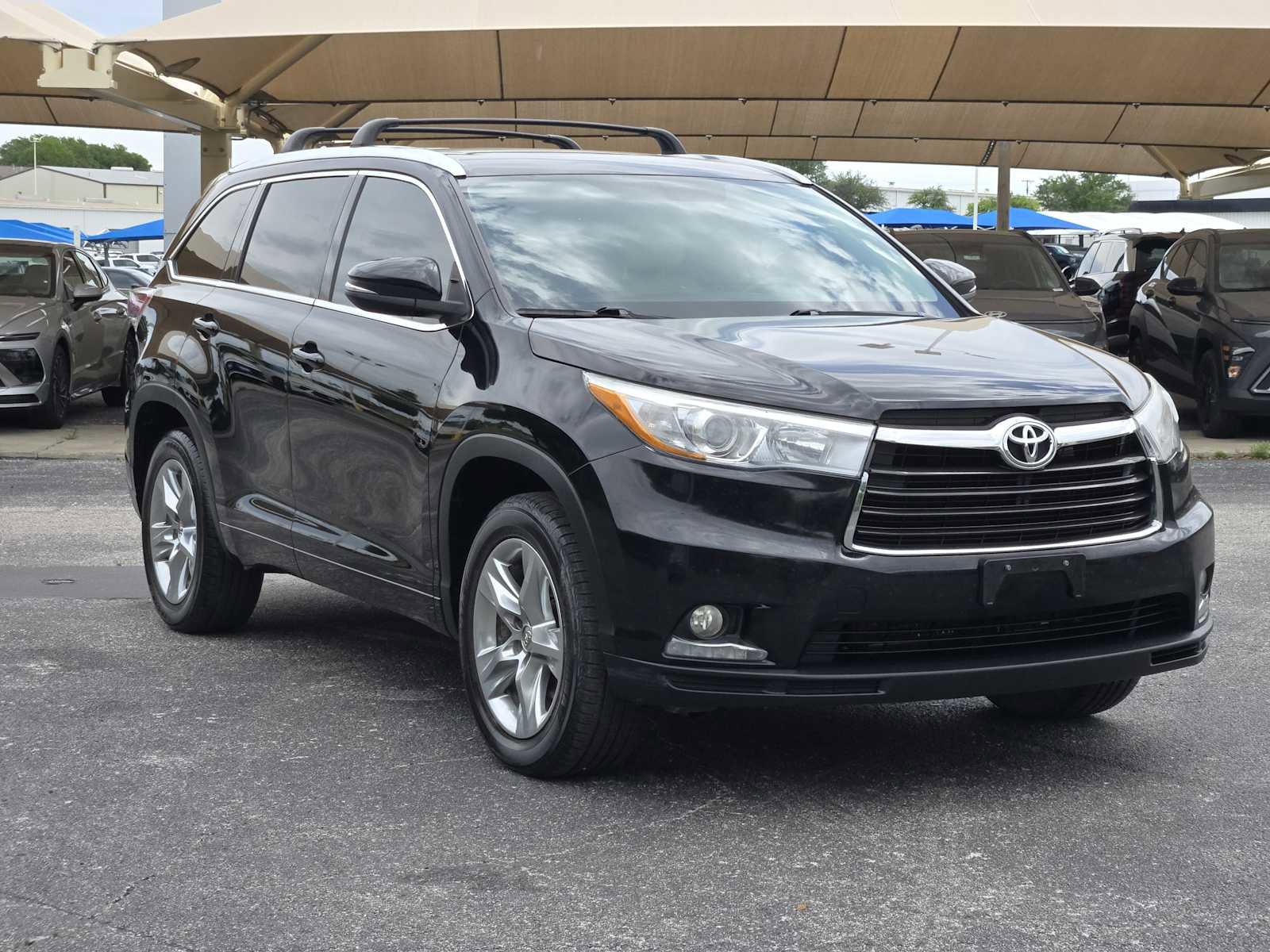 Used 2015 Toyota Highlander Limited FWD image 3