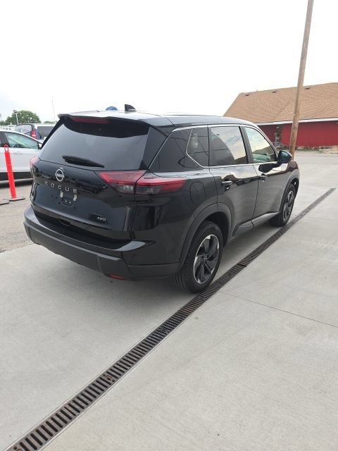 Used 2025 Nissan Rogue SV AWD/4WD image 6