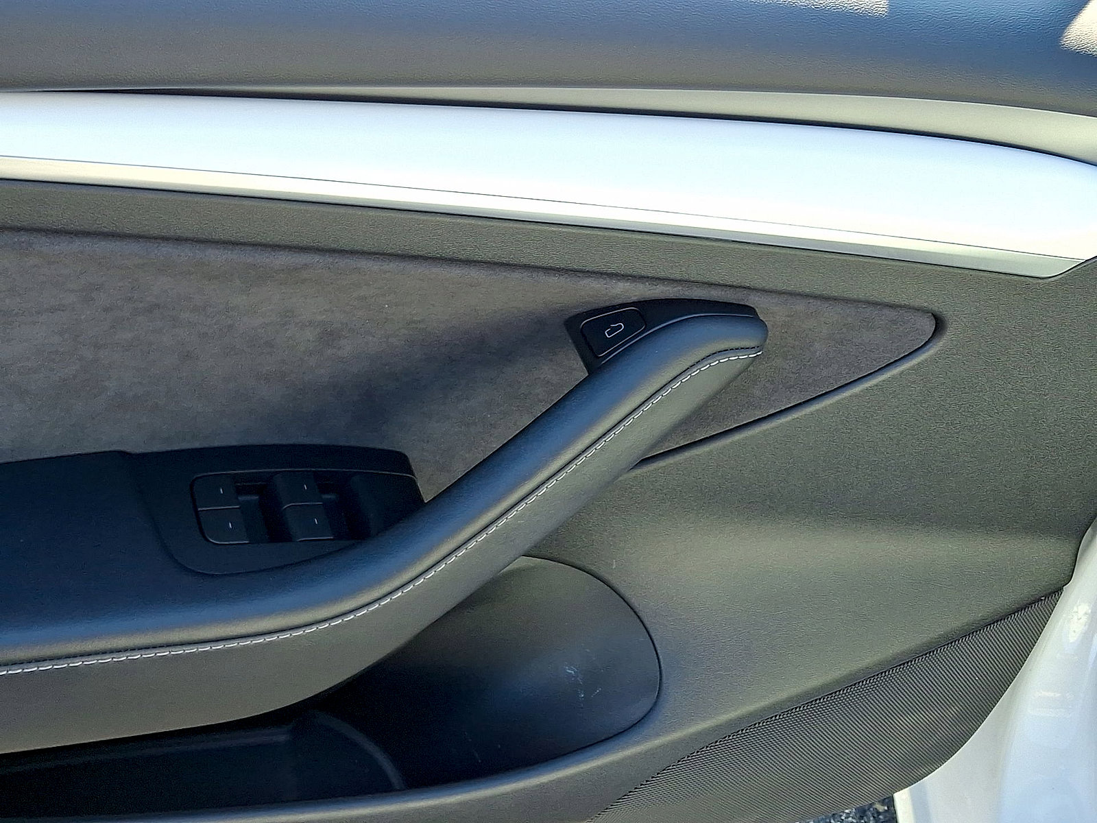 Used 2023 Tesla Model 3 Standard Range image 10