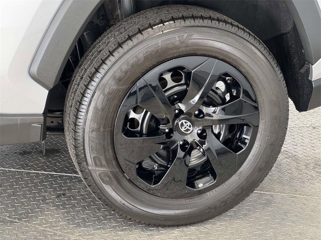 Used 2023 Toyota RAV4 LE image 33