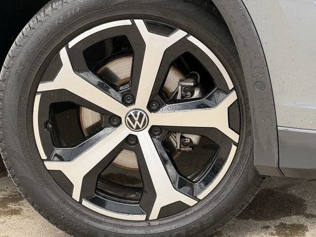 Used 2025 Volkswagen Tiguan SE image 7