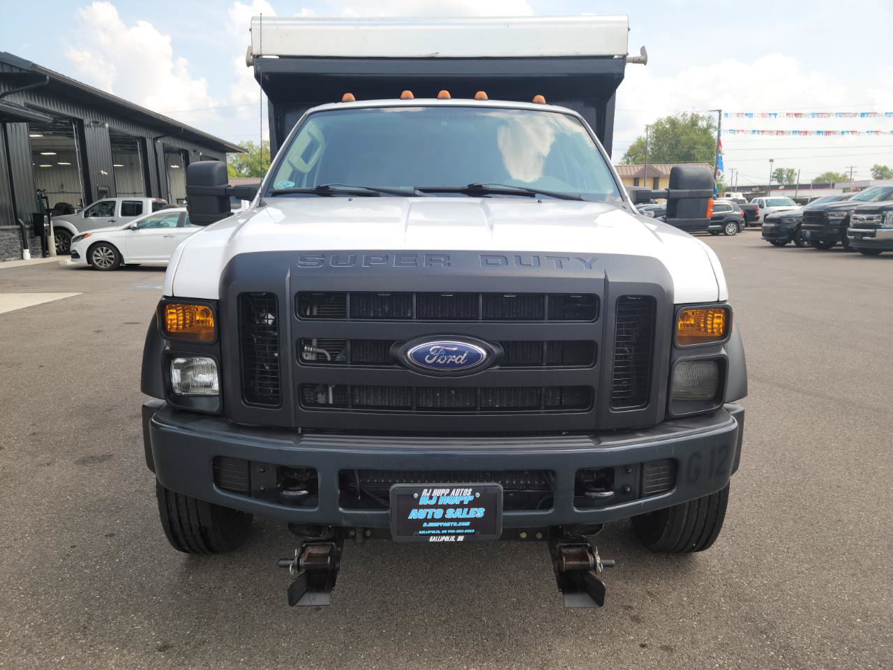Used 2009 Ford F550 4x4 Regular Cab Super Duty image 2