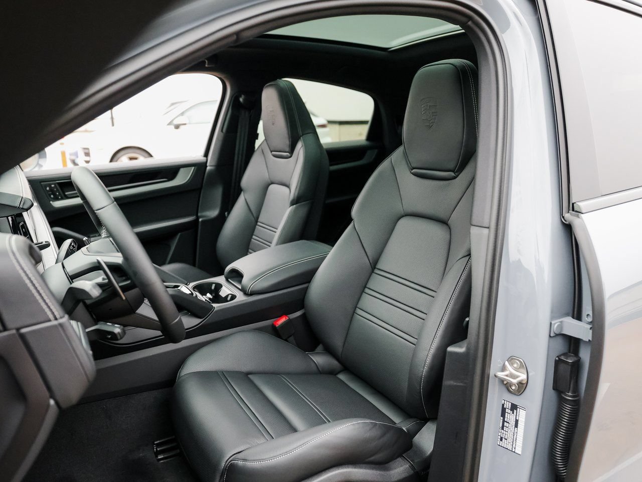 New 2026 Porsche Cayenne Coupe AWD/4WD image 5