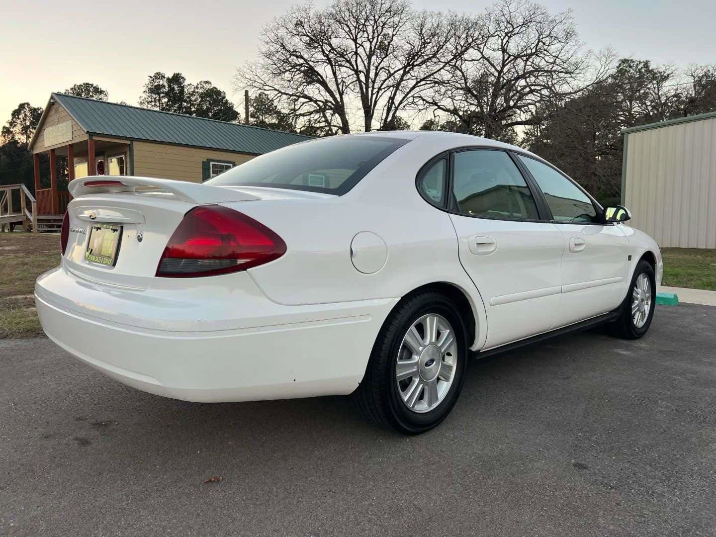 Used 2004 Ford Taurus SEL image 3