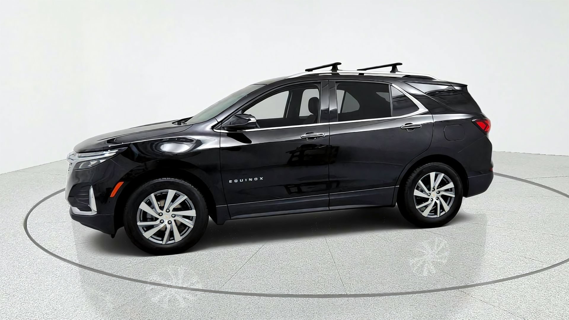 Used 2024 Chevrolet Equinox Premier AWD/4WD image 2