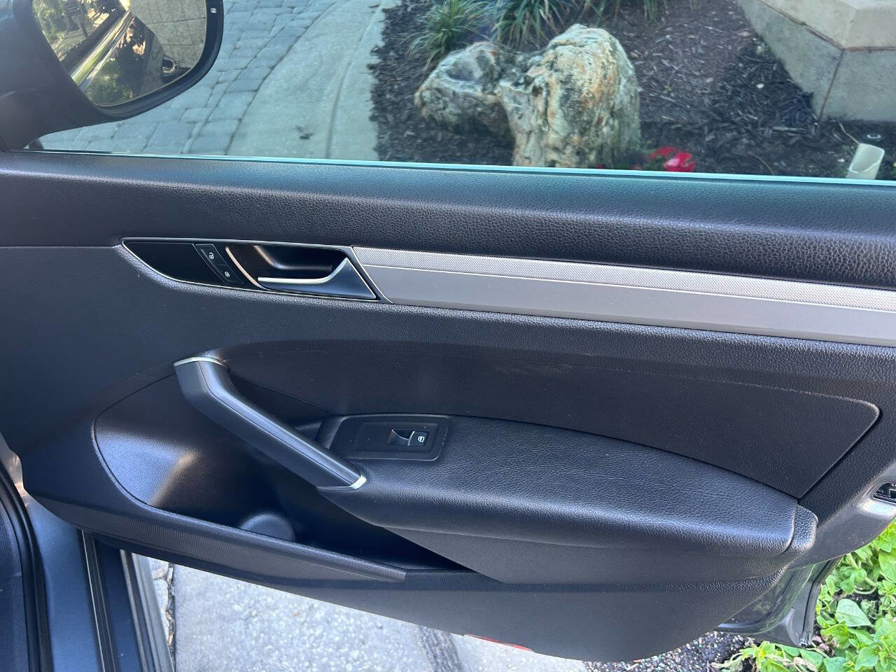 Used 2017 Volkswagen Passat 1.8T S image 12