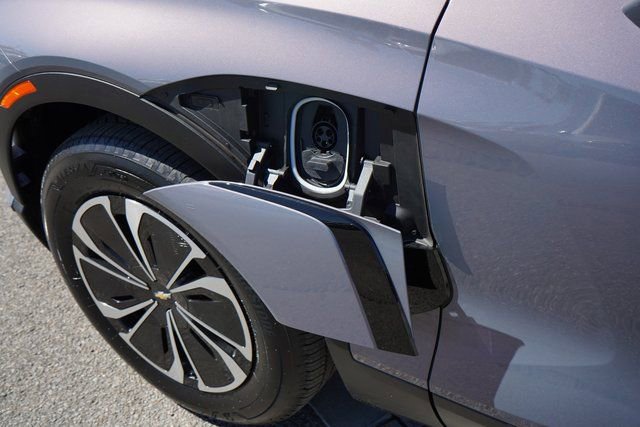 New 2025 Chevrolet Equinox EV LT image 11