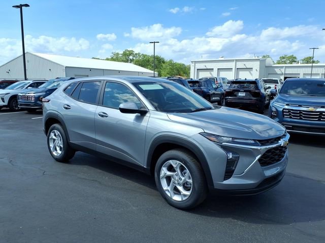 New 2026 Chevrolet Trax LS w/ LS Convenience Package FWD image 1