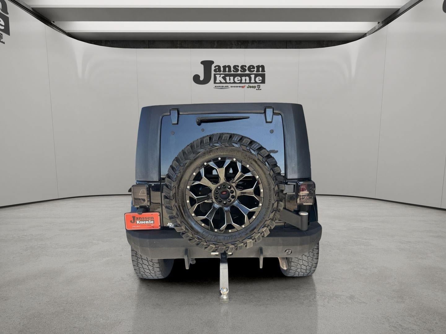 Used 2009 Jeep Wrangler Unlimited Sahara w/ Mopar Leather Group AWD/4WD image 2