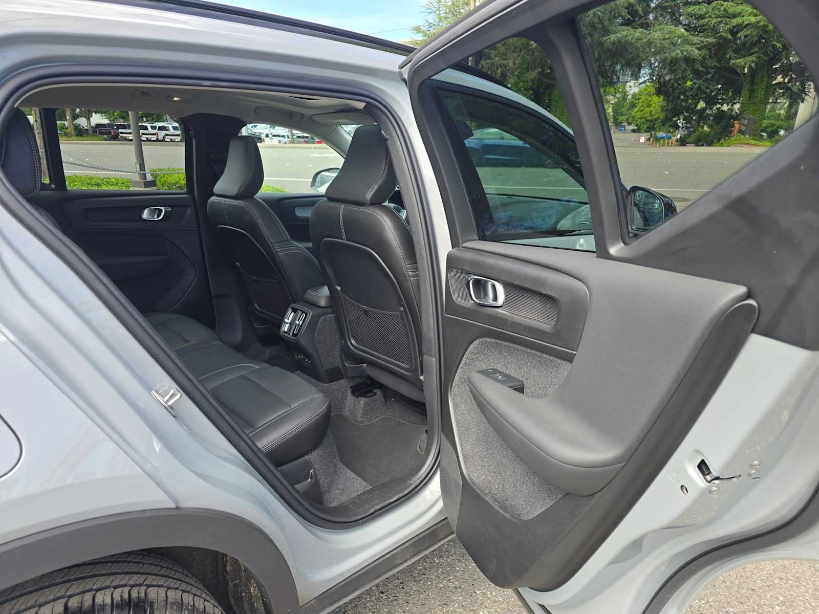 Used 2026 Volvo XC40 B5 Core w/ Climate Package AWD/4WD image 13
