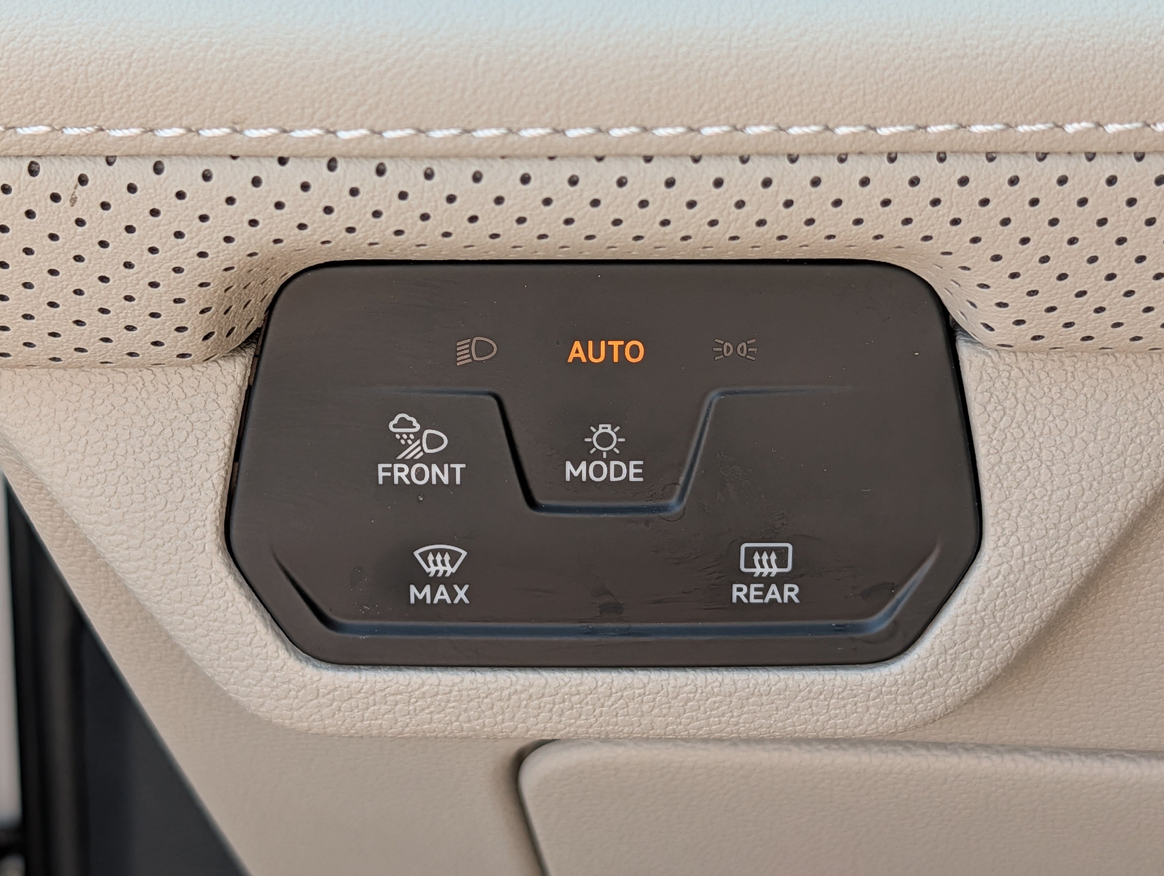 Certified 2025 Volkswagen Atlas SEL Premium R-Line AWD/4WD image 26