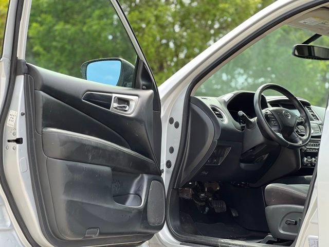Used 2019 Nissan Pathfinder SV FWD image 9