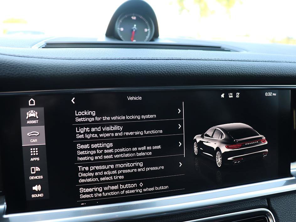 Used 2017 Porsche Panamera 4 image 33