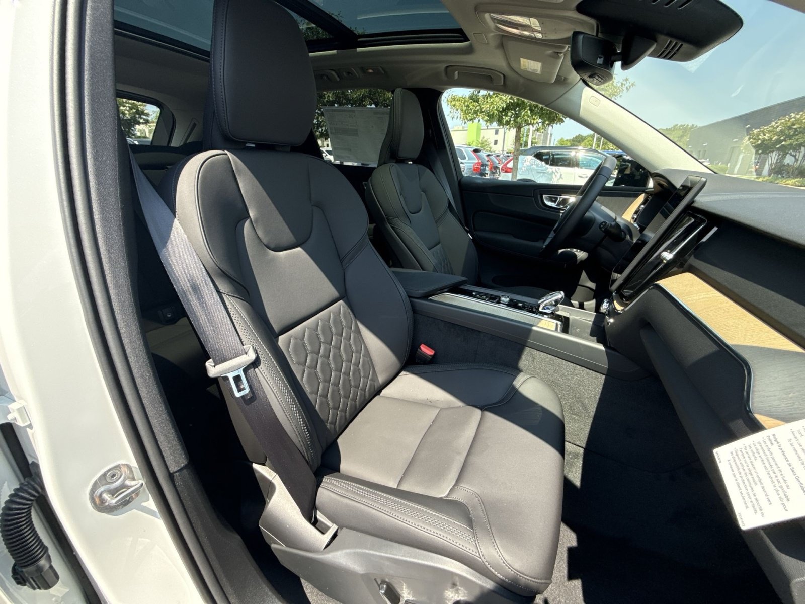 New 2026 Volvo XC60 B5 Plus w/ Protection Package Premier AWD/4WD image 27