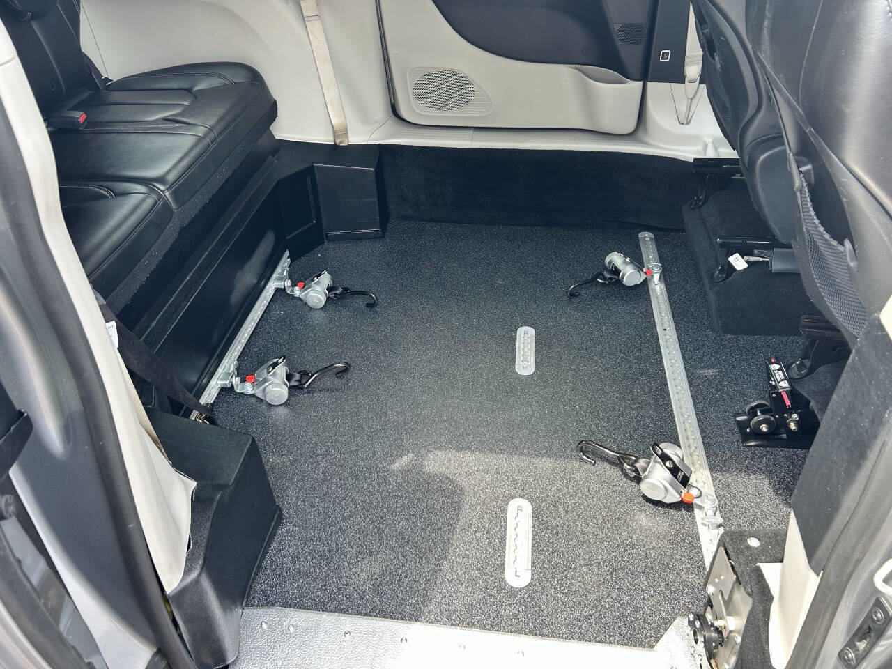 Used 2020 Chrysler Voyager Lxi image 4