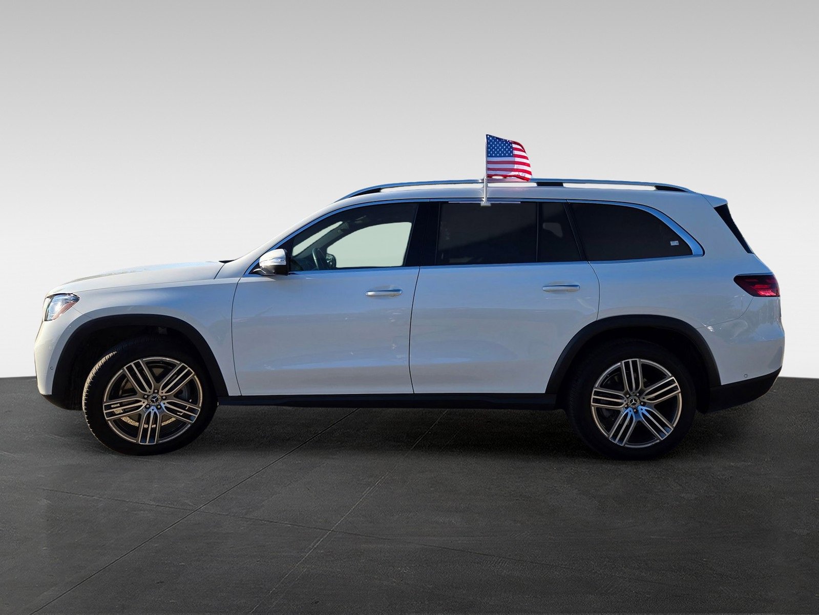 Used 2024 Mercedes-Benz GLS 450 4MATIC image 7