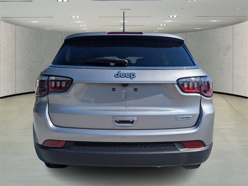 Used 2022 Jeep Compass Latitude image 4