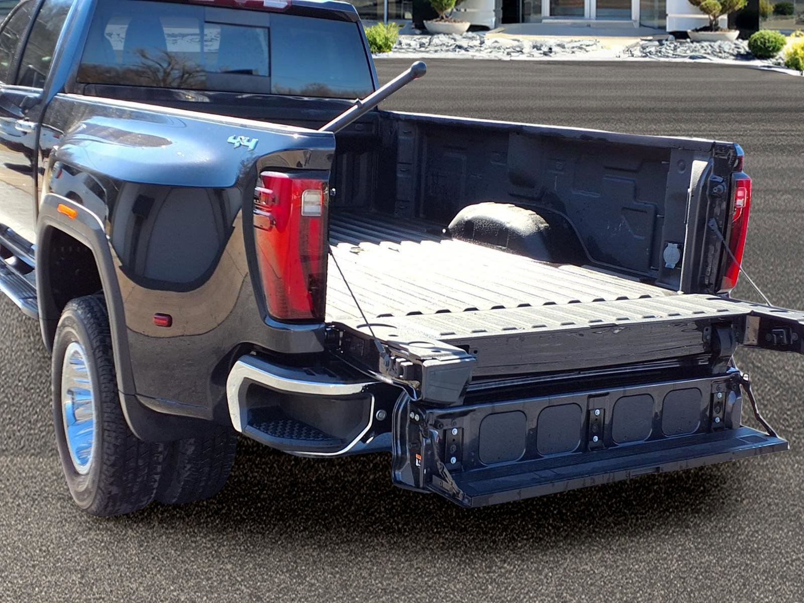 Used 2024 GMC Sierra 3500 SLT w/ SLT Premium Package image 30