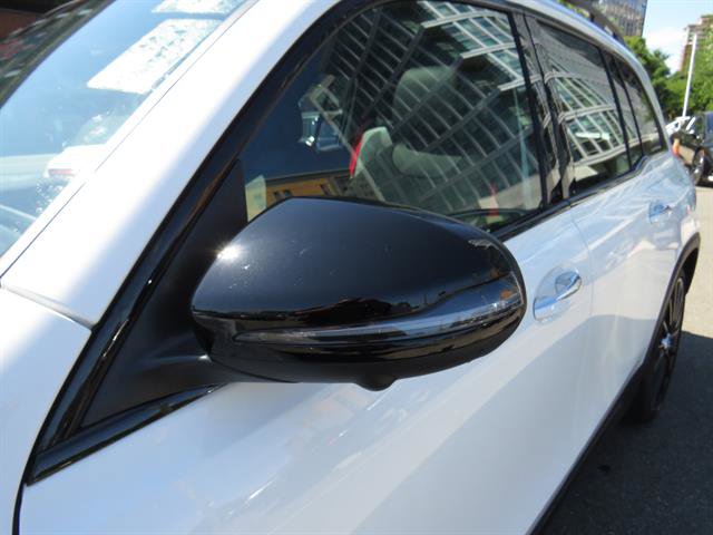Used 2024 Mercedes-Benz GLB 35 AMG 4MATIC w/ Driver Assistance Package image 25