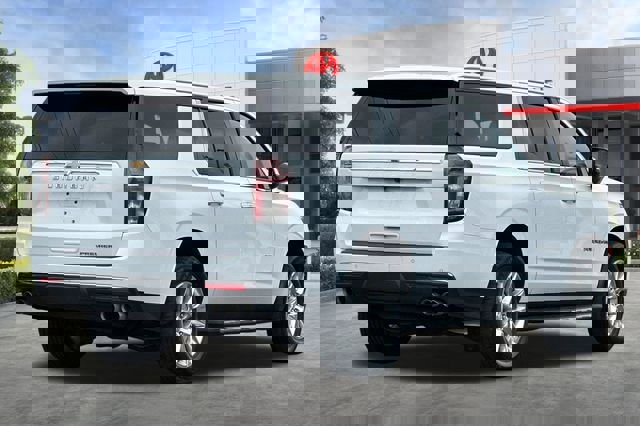 Used 2023 Chevrolet Suburban Premier RWD image 4